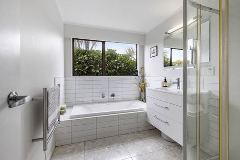 Photo of property in 14 Mckeefry Grove, Tawa, Wellington, 5028