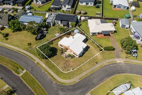 Photo of property in 1 Hawk Hill Crescent, Cooks Beach, Whitianga, 3591