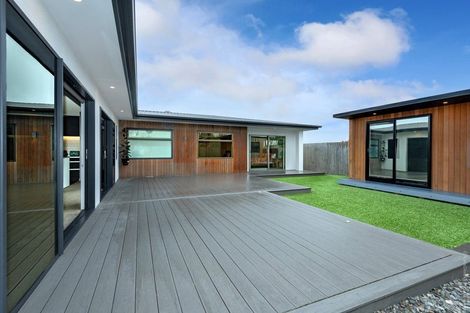 Photo of property in 14 Blue Gum Place, New Brighton, Christchurch, 8083