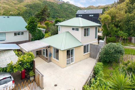 Photo of property in 49a Raroa Terrace, Tawa, Wellington, 5028