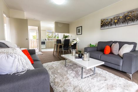 Photo of property in 2/200 Chivalry Road, Glenfield, Auckland, 0629