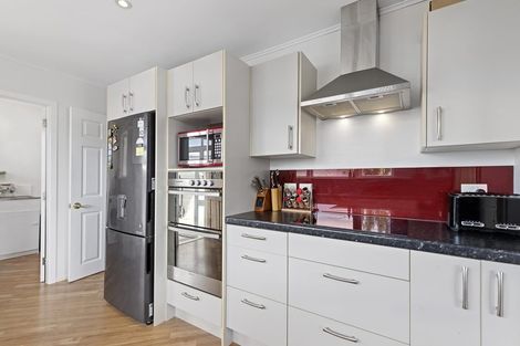 Photo of property in 15 Whirinaki Crescent, Heretaunga, Upper Hutt, 5018