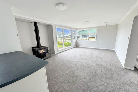 Photo of property in 12 Hart Street, Foxton Beach, Foxton, 4815