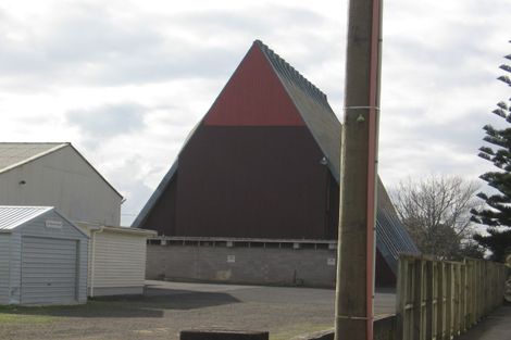 Photo of property in 25 Waione Avenue, Te Atatu Peninsula, Auckland, 0610