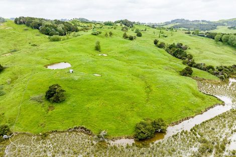 Photo of property in 215c Heatley Road, Whakapirau, 0583
