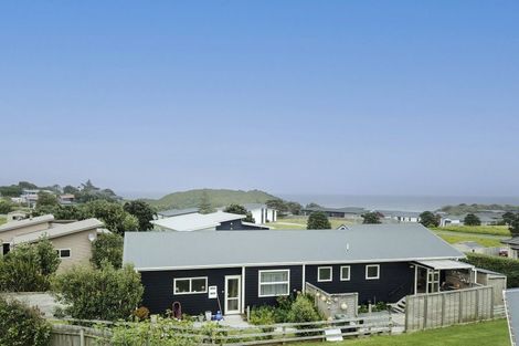 Photo of property in 3 Tua Tua Place, Baylys Beach, Dargaville, 0377