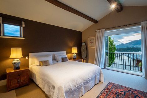 Photo of property in 1 Garland Terrace, Kelvin Heights, Queenstown, 9300