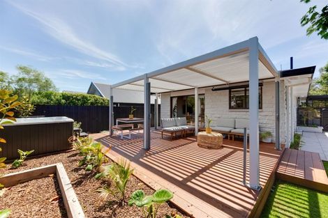 Photo of property in 2/97 Weston Road, St Albans, Christchurch, 8052