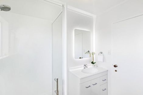 Photo of property in 45 Darren Crescent, Half Moon Bay, Auckland, 2012