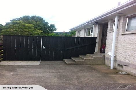 Photo of property in 2/230 Point Chevalier Road, Point Chevalier, Auckland, 1022