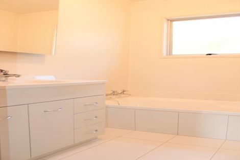 Photo of property in 12 Beaudine Avenue, Glenfield, Auckland, 0629