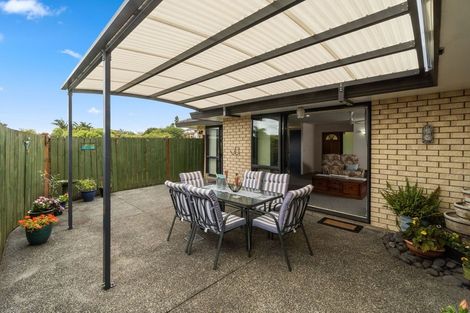 Photo of property in 17 Ruze Vida Drive, Massey, Auckland, 0614