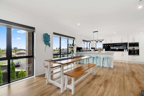 Photo of property in 12 San Casello Rise, Henderson, Auckland, 0612