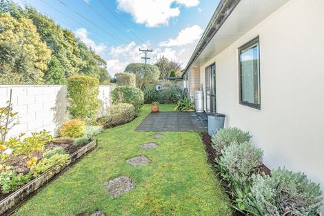 Photo of property in Caversham Park, 2/7 Caversham Road, Westmere, Whanganui, 4501