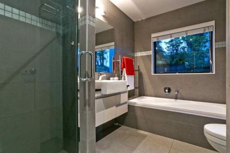 Photo of property in 158b East Coast Road, Forrest Hill, Auckland, 0620