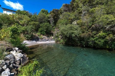 Photo of property in 44 Whakamoenga Point, Acacia Bay, Taupo, 3385