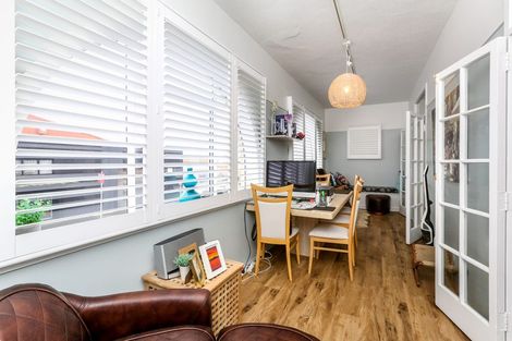 Photo of property in Devonport Apartments, 5/127 Saint Aubyn Street, New Plymouth, 4310