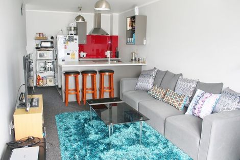 Photo of property in 16a Woodall Place, Totara Vale, Auckland, 0627