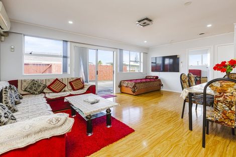 Photo of property in 2/5 Royal Arch Place, Rosehill, Papakura, 2113