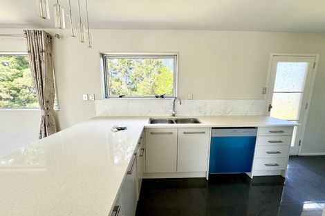 Photo of property in 25 Schnapper Rock Road, Greenhithe, Auckland, 0632