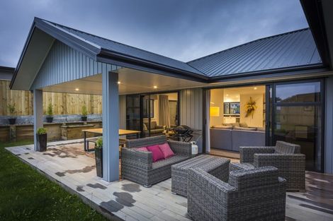 Photo of property in 49 Vaucluse Heights, Fitzherbert, Palmerston North, 4410