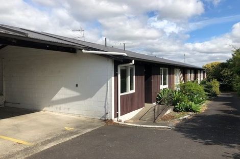 Photo of property in 2/6 Bond Crescent, Forrest Hill, Auckland, 0620