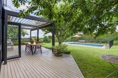 Photo of property in 7 Ngarahana Avenue, Paremoremo, Auckland, 0632