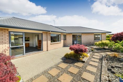 Photo of property in 5 Daniel Place, Kelvin Grove, Palmerston North, 4414