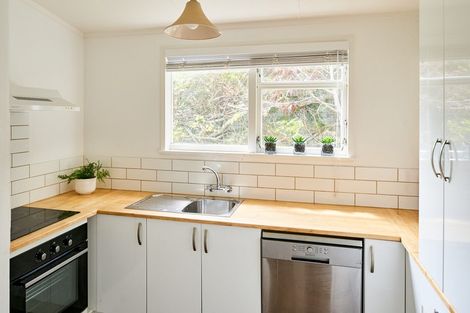 Photo of property in 2/345 Muritai Road, Eastbourne, Lower Hutt, 5013