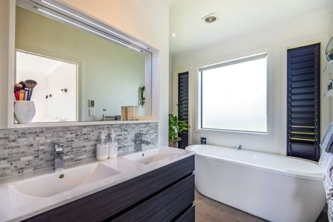 Photo of property in 72 Vaughans Road, Long Bay, Albany, 0792