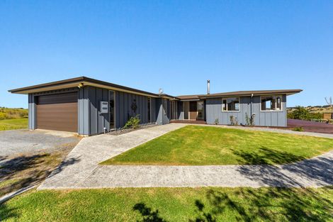 Photo of property in 301 Ranganui Road, Kaiwaka, 0573