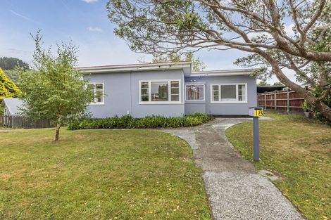 Photo of property in 18 Hampton Hill Road, Tawa, Wellington, 5028
