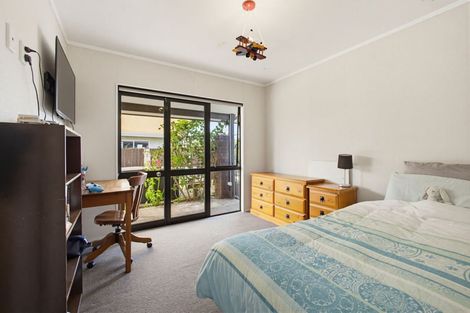 Photo of property in 6 Alan Styles Place, Greenmeadows, Napier, 4112