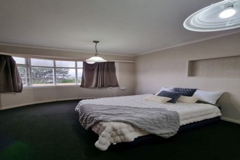 Photo of property in 2 Sugarloaf Road, Brooklyn, Wellington, 6021