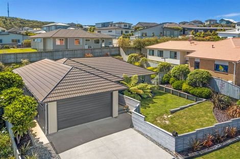 Photo of property in 6 Tasman Close, Aotea, Porirua, 5024