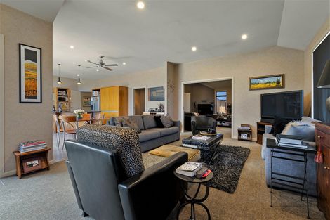 Photo of property in 16 Walnut Grove, Alexandra, 9320