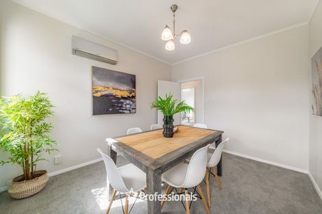 Photo of property in 17 Maungaraki Road, Korokoro, Lower Hutt, 5012