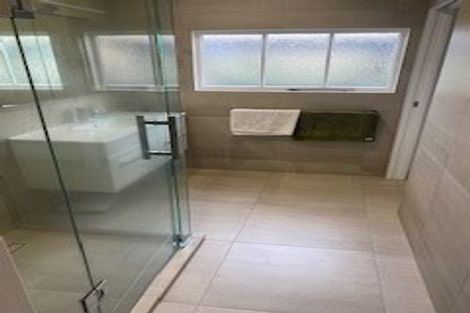 Photo of property in 10 Queens Road, Glen Avon, New Plymouth, 4312