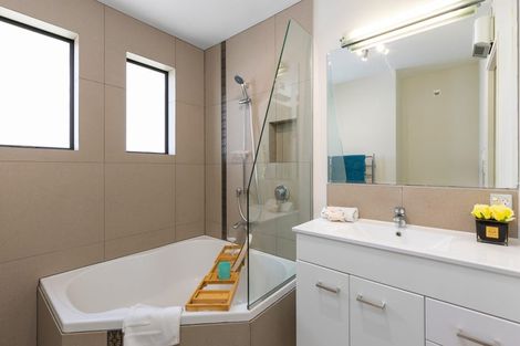 Photo of property in 19 Keating Rise, Northcross, Auckland, 0632