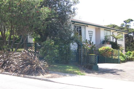 Photo of property in 1/42 Easton Park Parade, Glenfield, Auckland, 0629