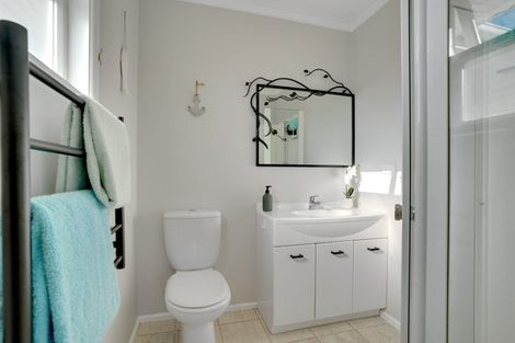 Photo of property in 17 Sackville Street, Martinborough, 5711