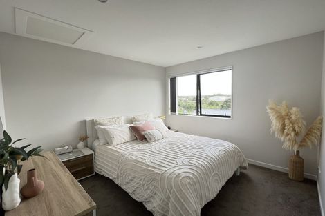 Photo of property in 3/21 Akoranga Drive, Northcote, Auckland, 0627