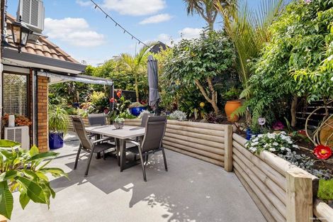 Photo of property in 4 Citation Way, Botany Downs, Auckland, 2010