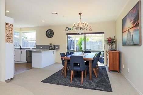 Photo of property in 219 Mcleod Street, Camberley, Hastings, 4120