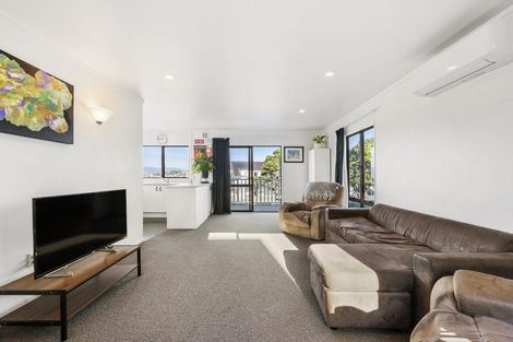 Photo of property in 2 Kaikoura Street, Maupuia, Wellington, 6022