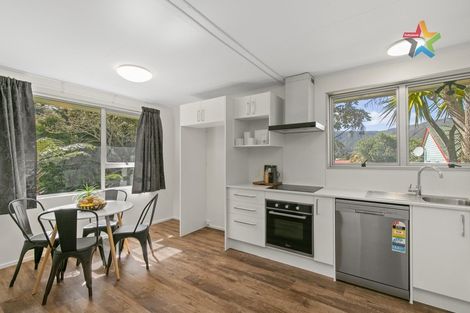 Photo of property in 6 Waipuna Grove, Stokes Valley, Lower Hutt, 5019