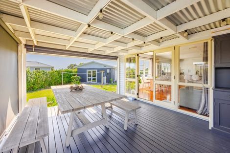 Photo of property in 21 Pitt Street, Clive, 4102