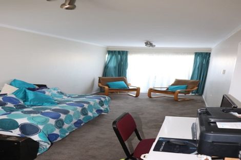 Photo of property in 2/47 Braemar Road, Rothesay Bay, Auckland, 0630