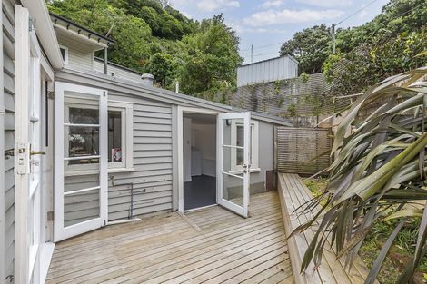 Photo of property in 32 Holloway Road, Aro Valley, Wellington, 6021