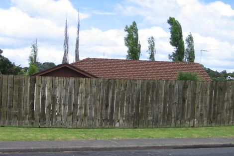 Photo of property in 28 Lambrown Drive, Totara Vale, Auckland, 0629